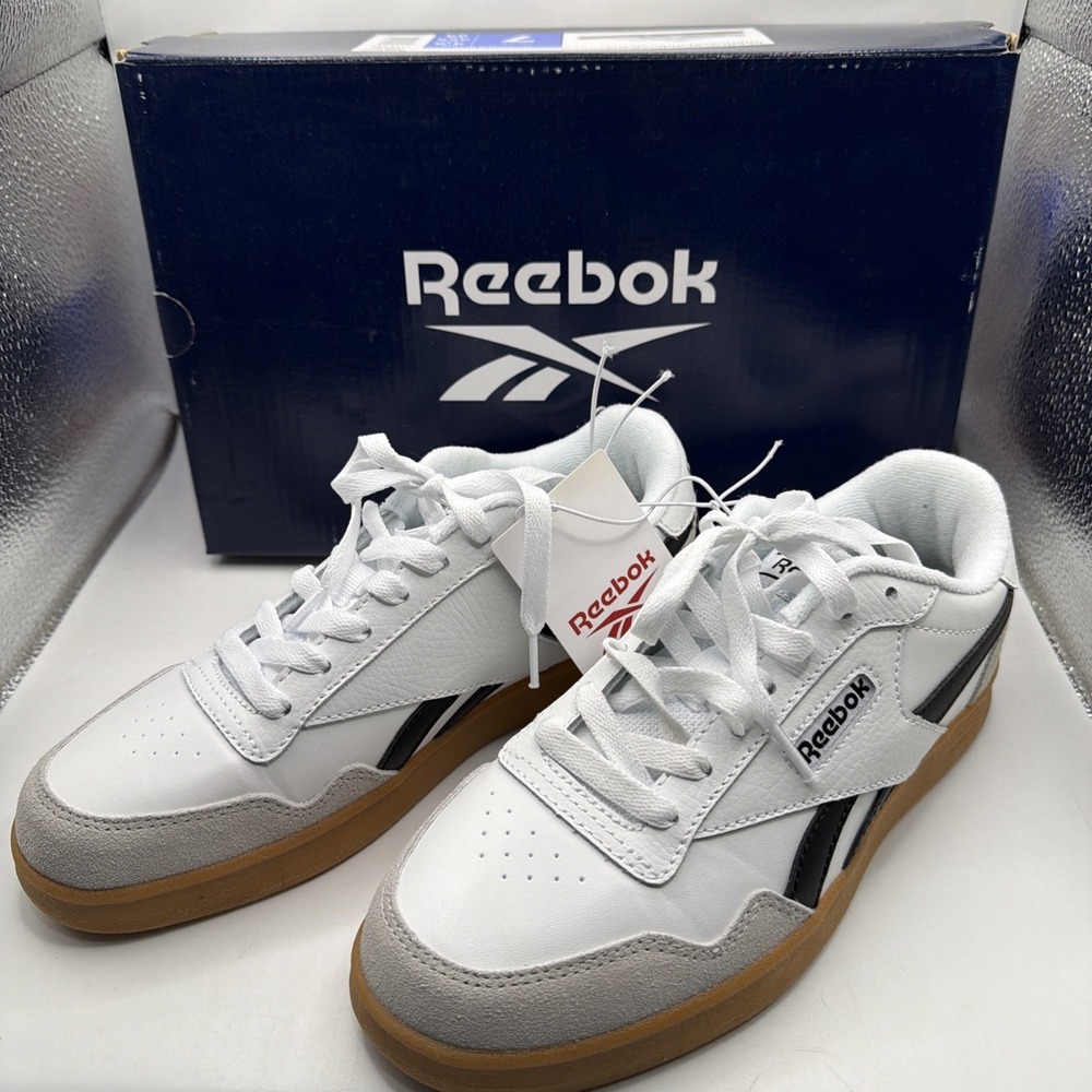 Reebok "Club C" Women's Leather with Gum Sole Athletic Tennis Shoes. Size 6. New